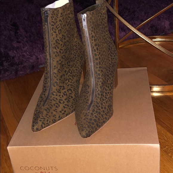 Matisse Coconuts  Clarissa leopard zipper booties - Picture 3 of 6